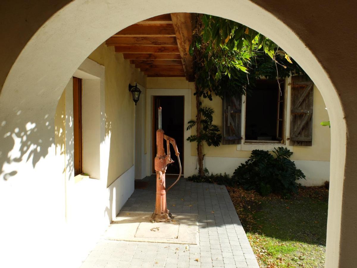 De L'Autre Cote Bed & Breakfast Garlin Luaran gambar