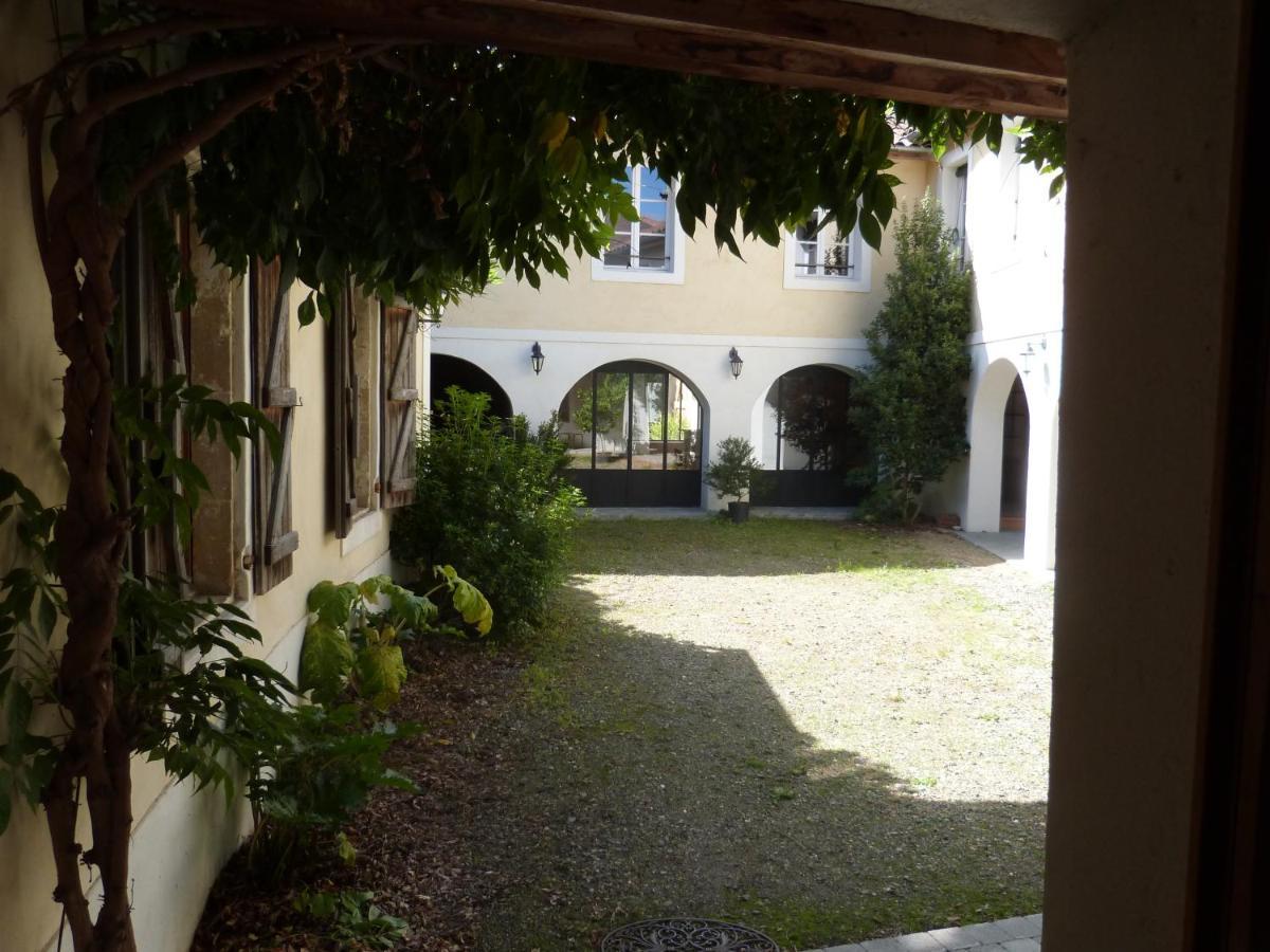 De L'Autre Cote Bed & Breakfast Garlin Luaran gambar