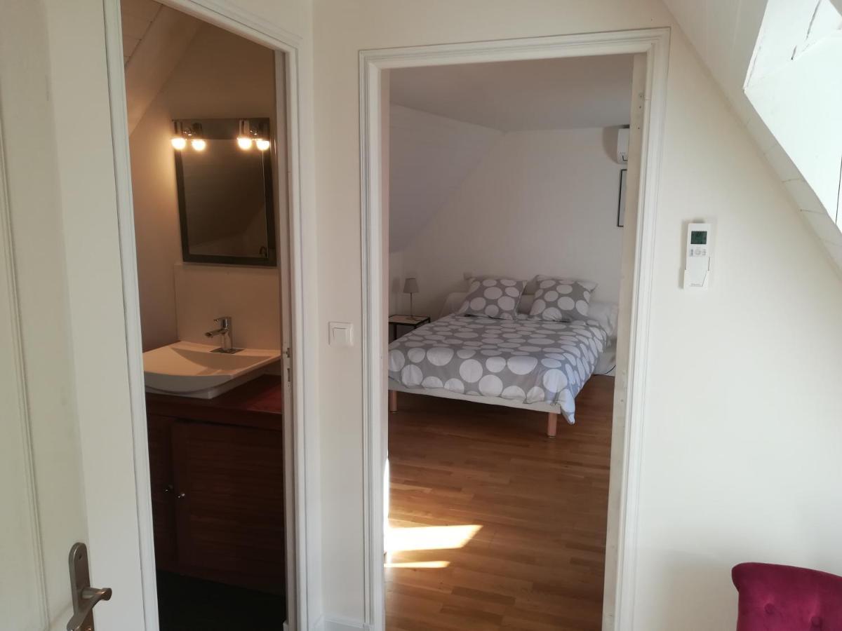 De L'Autre Cote Bed & Breakfast Garlin Luaran gambar