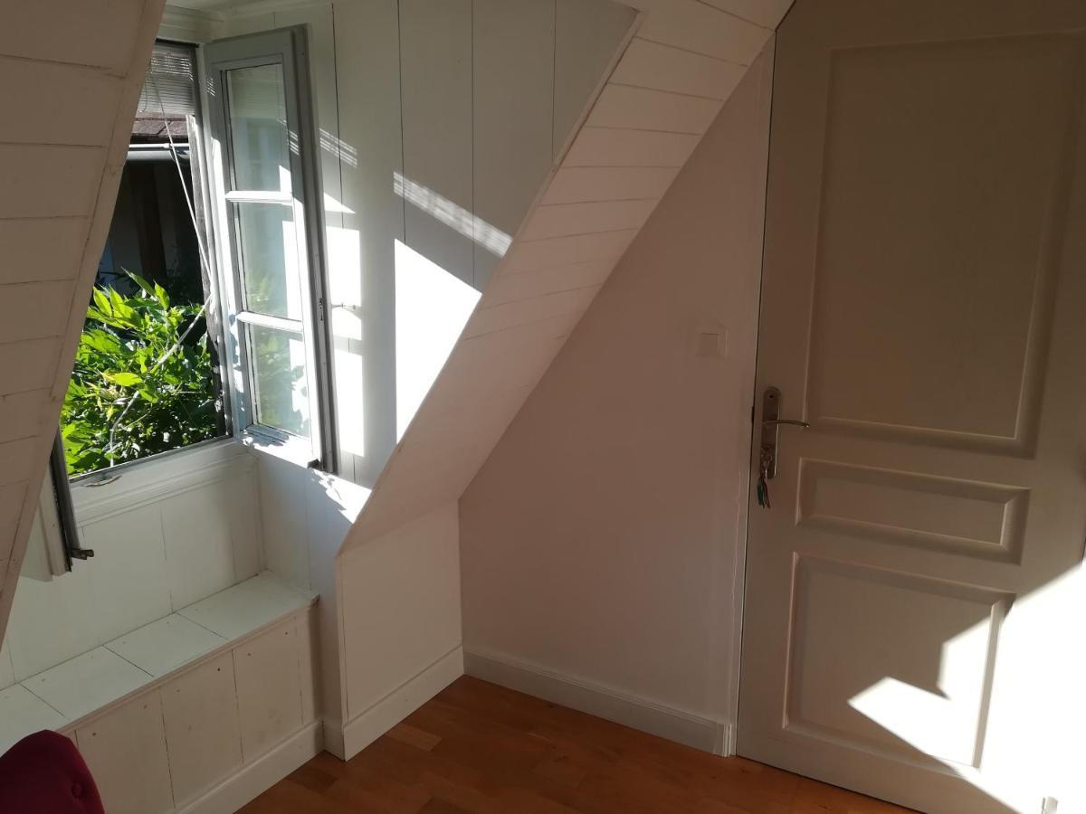 De L'Autre Cote Bed & Breakfast Garlin Luaran gambar