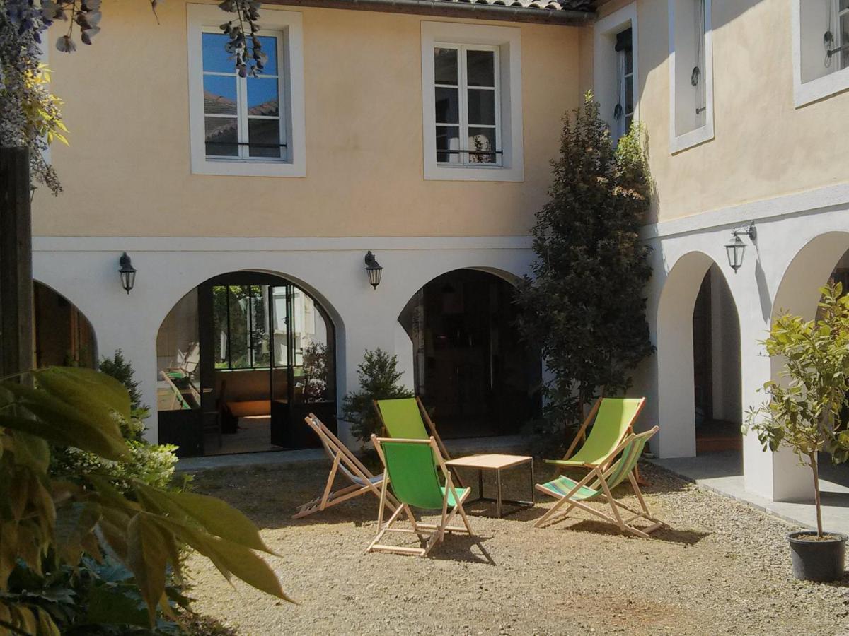 De L'Autre Cote Bed & Breakfast Garlin Luaran gambar