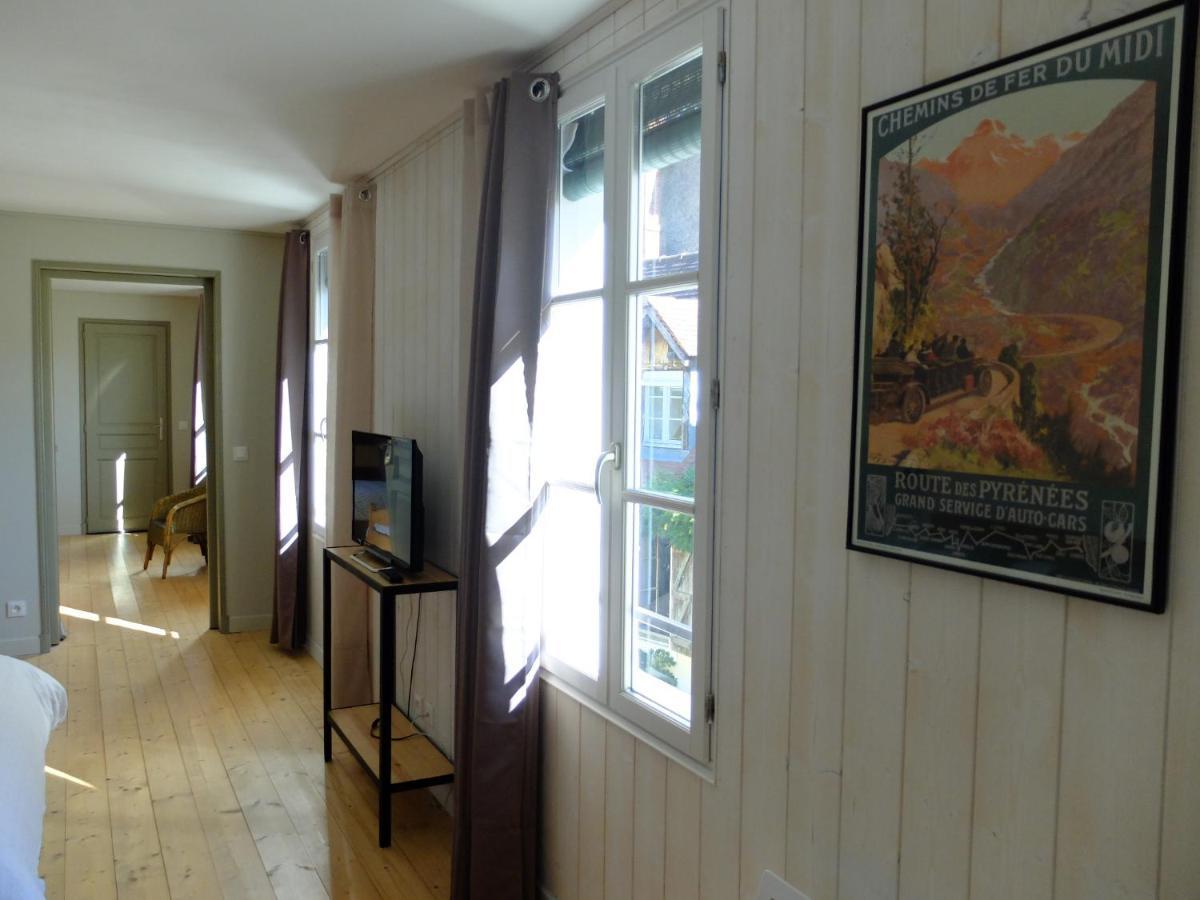 De L'Autre Cote Bed & Breakfast Garlin Luaran gambar