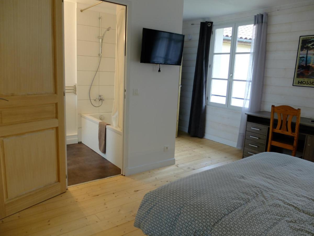 De L'Autre Cote Bed & Breakfast Garlin Luaran gambar